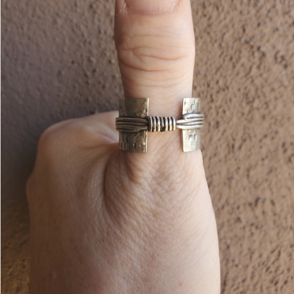 New Unique Twisted Silver Band Ring. - Picture 5 of 16